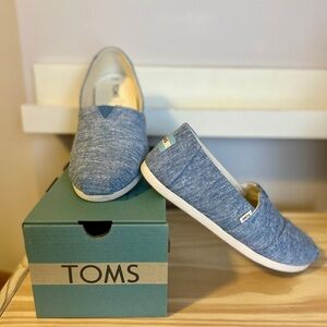 TOMS Denim Blue Chambray Casual Slip-Ons